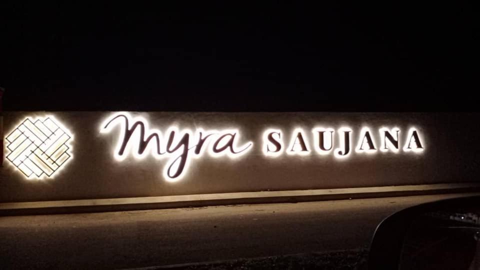 Faridz Homestay At Myra Saujana Kampong Simpang Empat Exterior foto