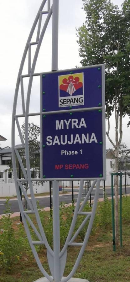 Faridz Homestay At Myra Saujana Kampong Simpang Empat Exterior foto