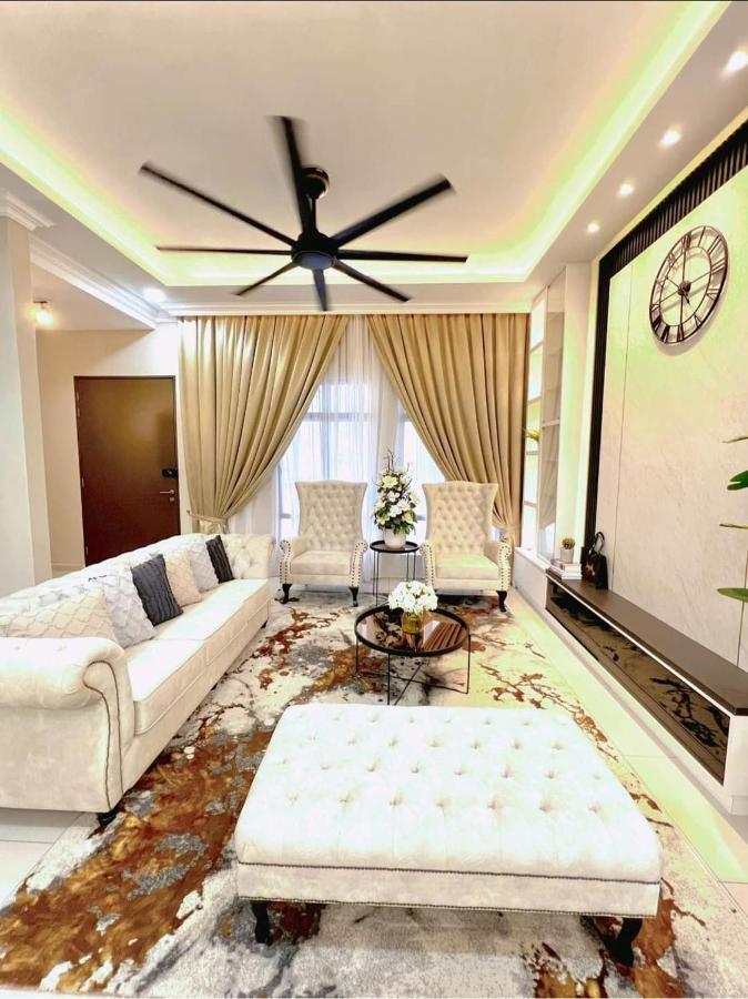Faridz Homestay At Myra Saujana Kampong Simpang Empat Exterior foto