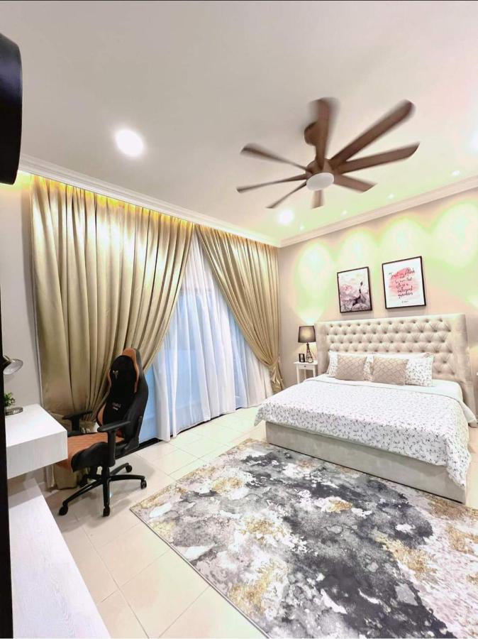 Faridz Homestay At Myra Saujana Kampong Simpang Empat Exterior foto